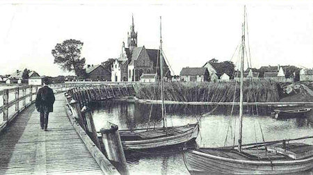 Hela Hafen und ev. Kirche